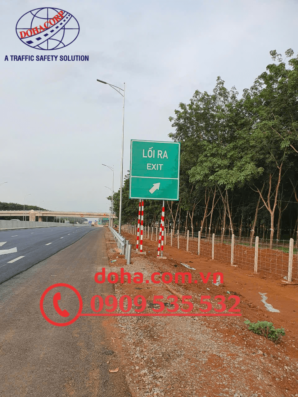 cột biển báo sơn trắng đỏ